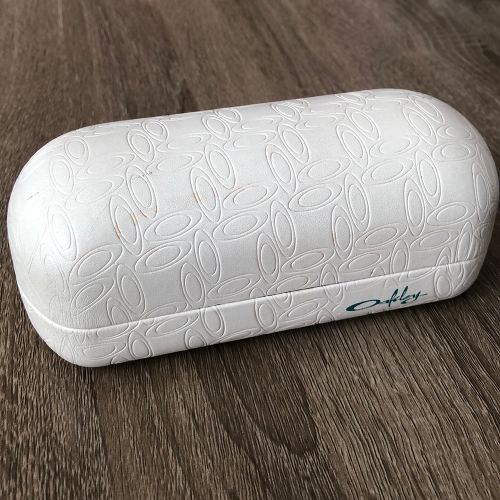 Oakley women’s case